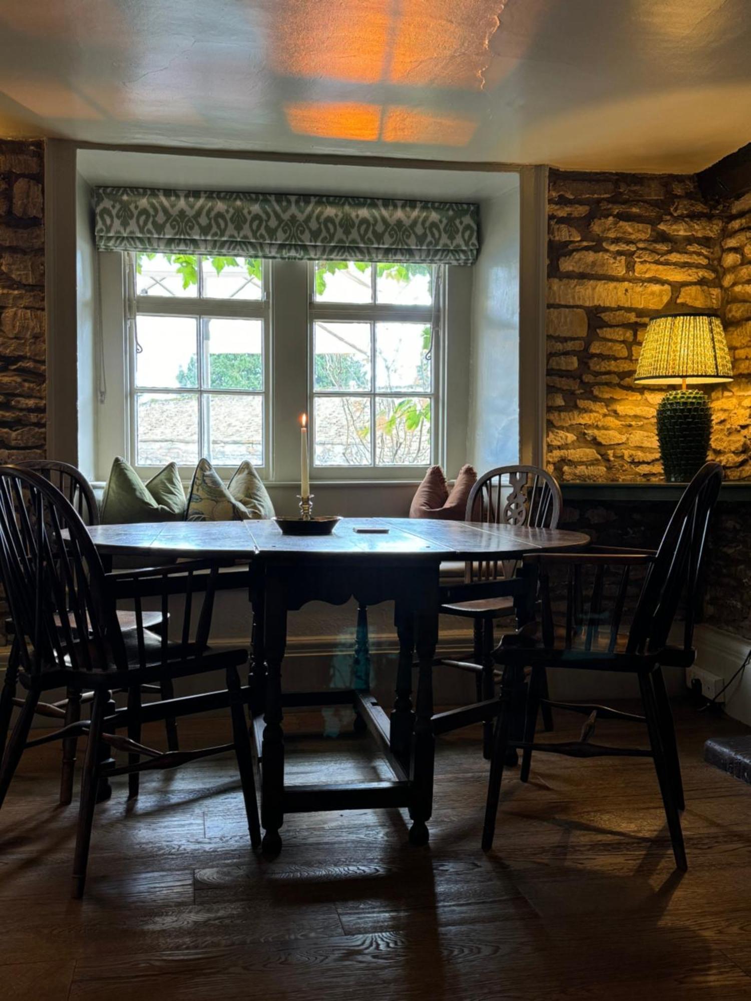 Отель Neeld Arms Grittleton Экстерьер фото