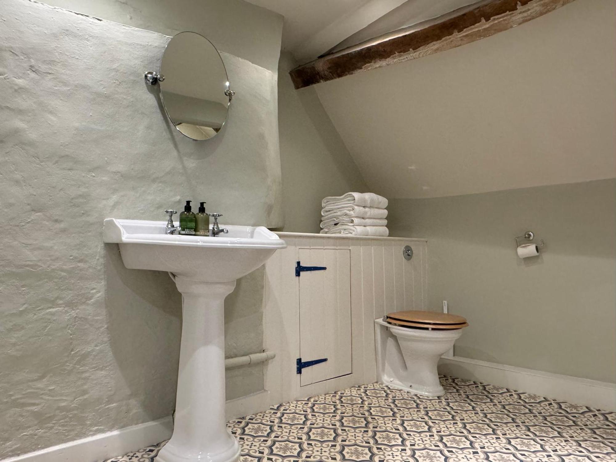 Отель Neeld Arms Grittleton Экстерьер фото